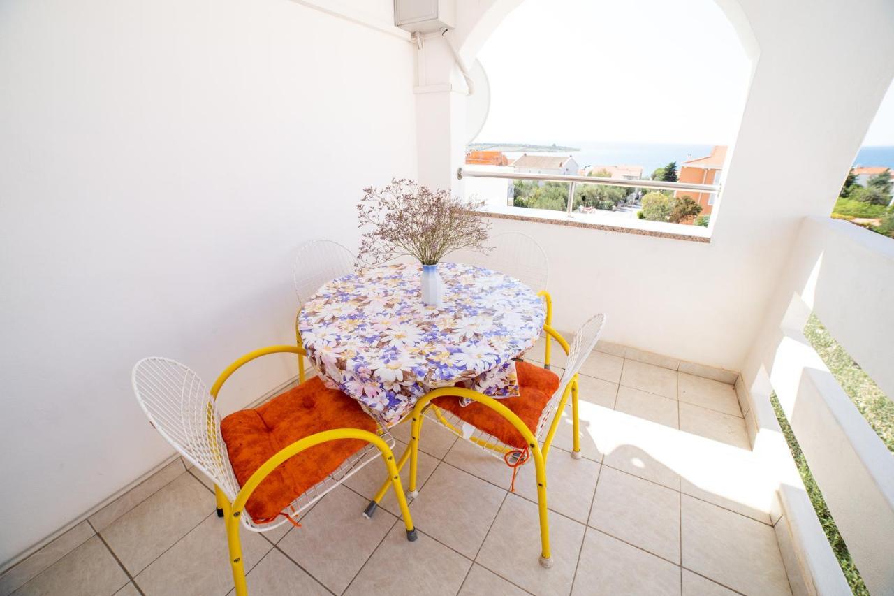 Apartmani Antonia Novalja Exterior photo