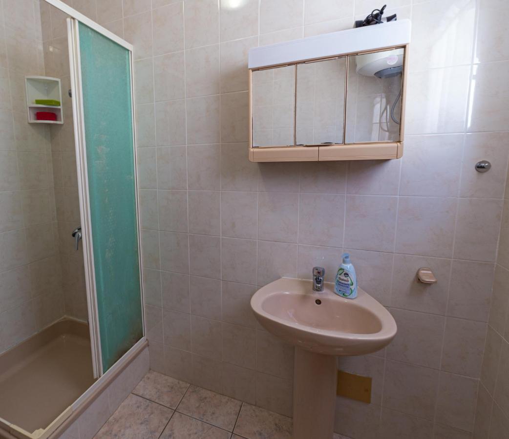 Apartmani Antonia Novalja Exterior photo
