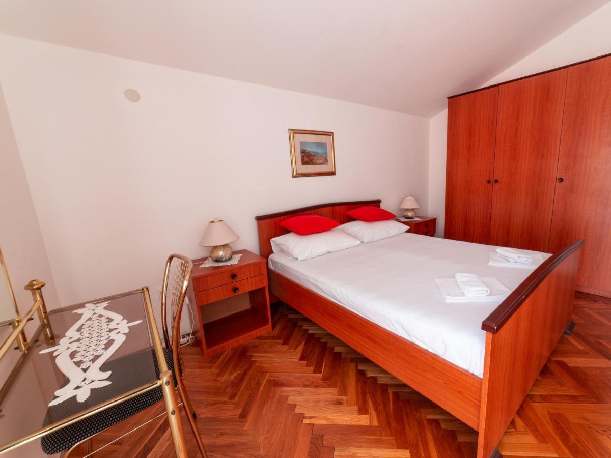 Apartmani Antonia Novalja Exterior photo