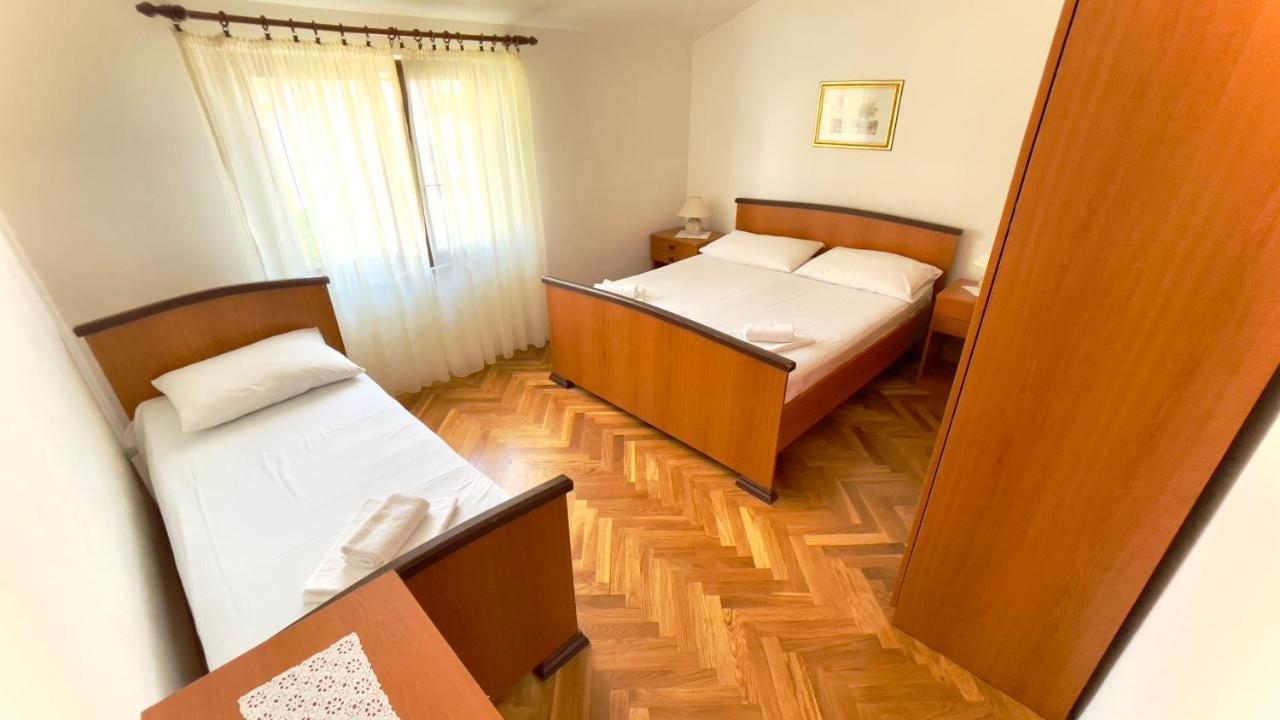 Apartmani Antonia Novalja Exterior photo