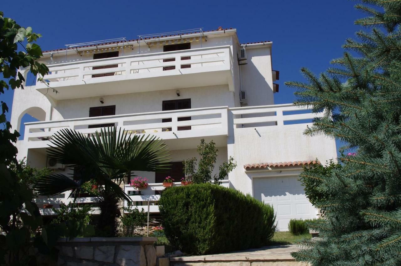 Apartmani Antonia Novalja Exterior photo