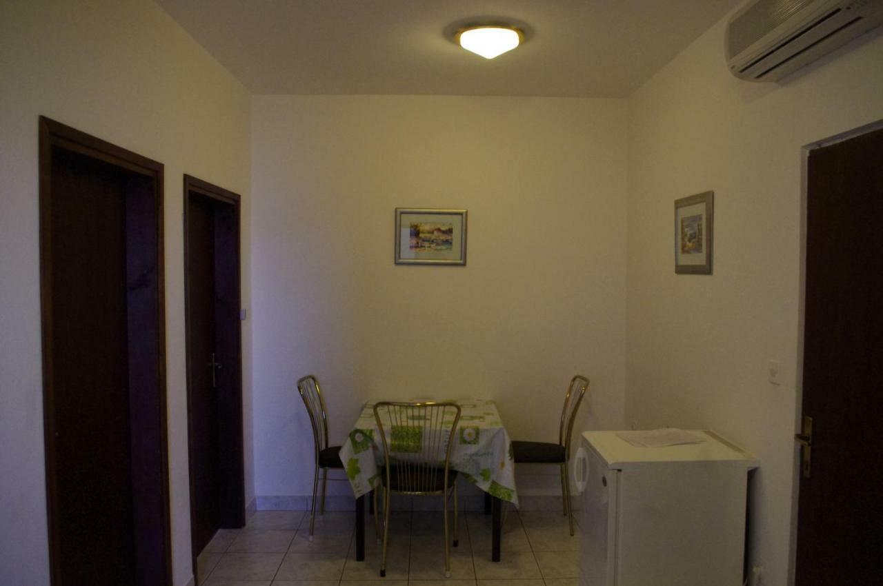 Apartmani Antonia Novalja Exterior photo